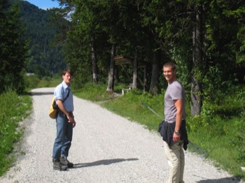  Dr. Michel Bögle & Norbert Groeger auf dem Weg zur Entnahme 